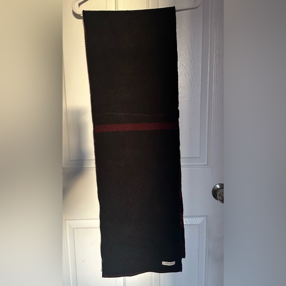 Authentic Burrbury Scarf - Picture 3 of 6